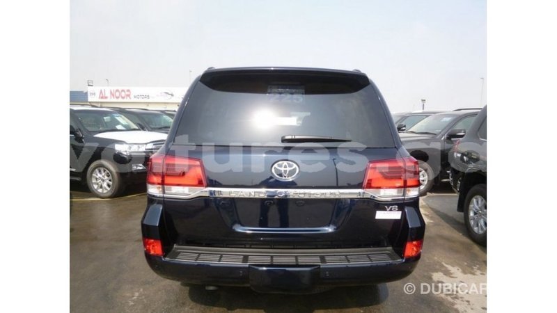 Big with watermark toyota land cruiser estuary import dubai 5594