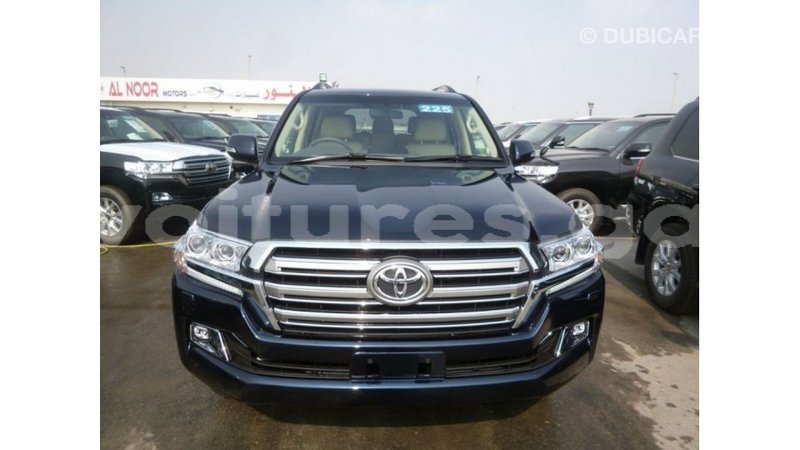 Big with watermark toyota land cruiser estuary import dubai 5594