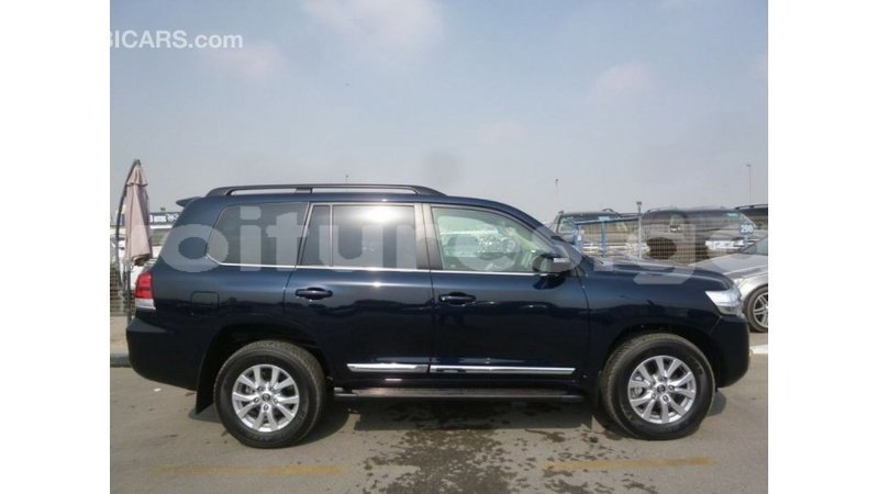 Big with watermark toyota land cruiser estuary import dubai 5594