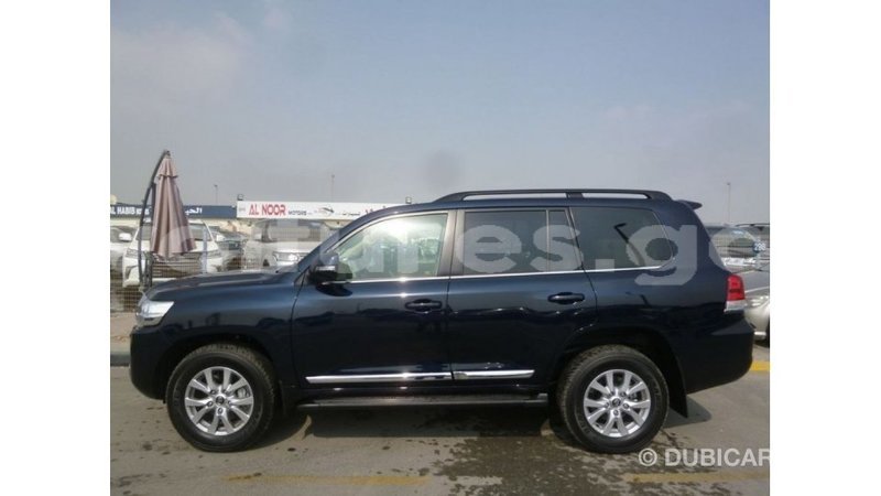 Big with watermark toyota land cruiser estuaire import dubai 5594