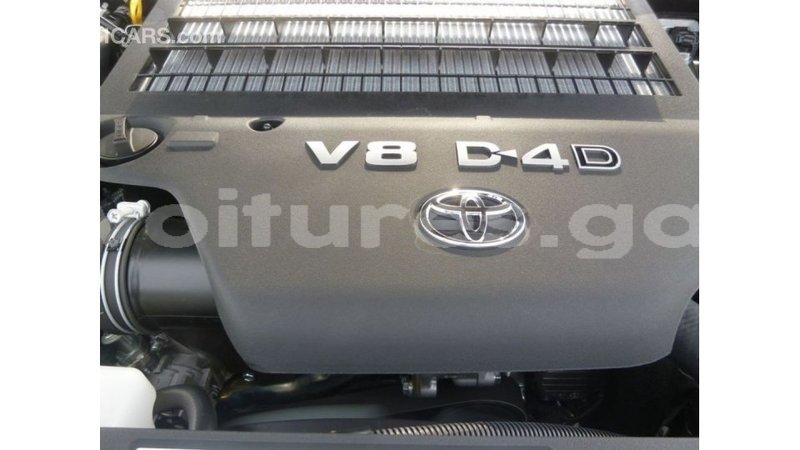 Big with watermark toyota land cruiser estuary import dubai 5594