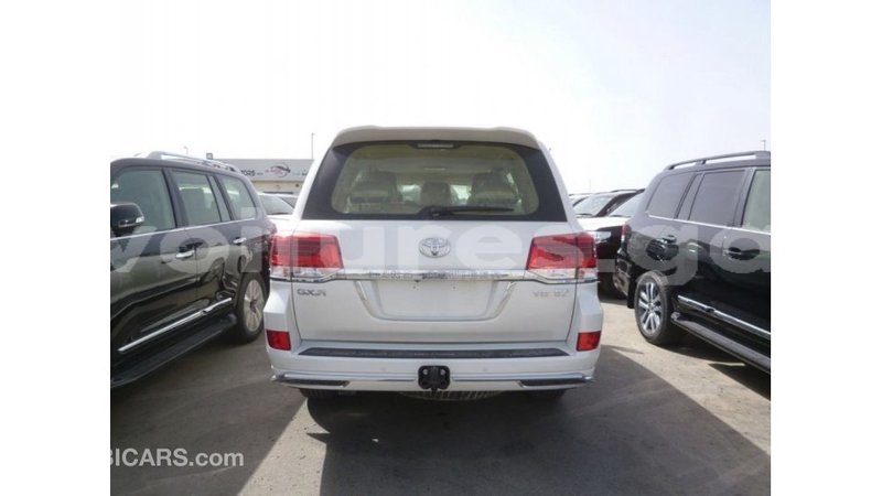 Big with watermark toyota land cruiser estuary import dubai 5595