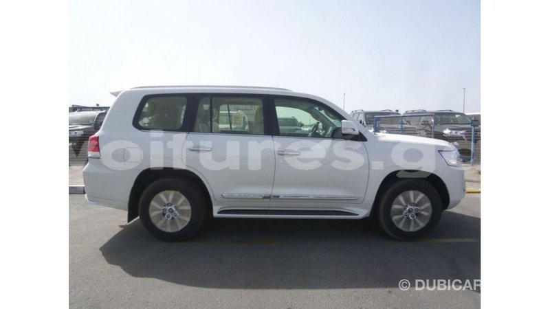 Big with watermark toyota land cruiser estuary import dubai 5595