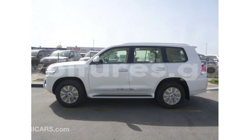 Big with watermark toyota land cruiser estuaire import dubai 5595