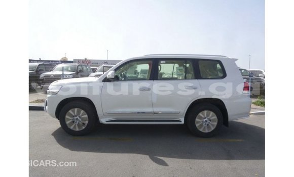Buy Import Toyota Land Cruiser White Car in Import - Dubai in Estuary Buy Import Toyota Land Cruiser White Car in Import - Dubai in Estuary