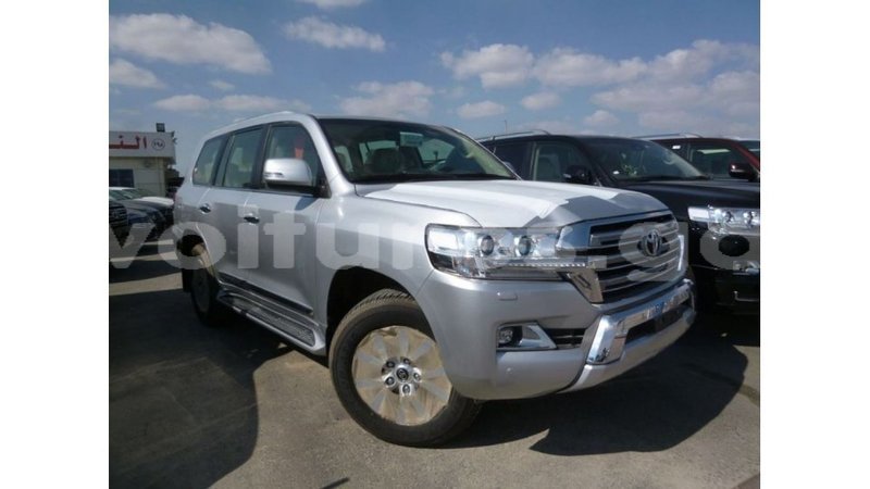 Big with watermark toyota land cruiser estuary import dubai 5596