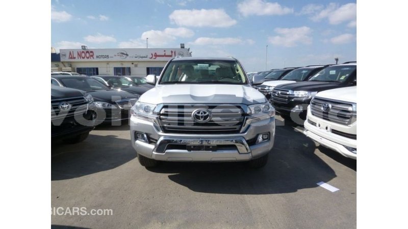 Big with watermark toyota land cruiser estuary import dubai 5596