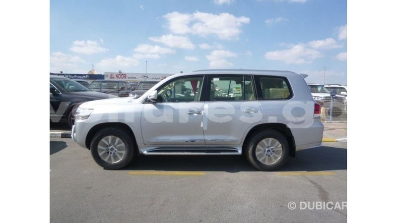 Big with watermark toyota land cruiser estuaire import dubai 5596