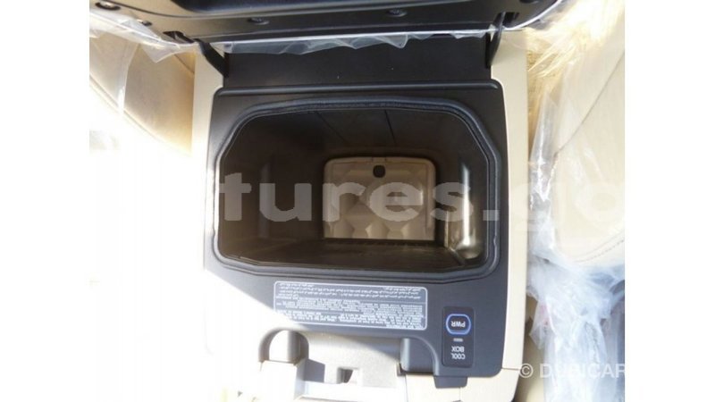 Big with watermark toyota land cruiser estuary import dubai 5596