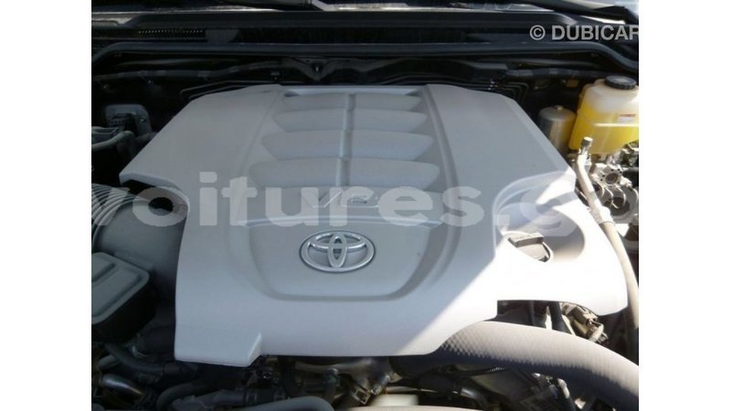 Big with watermark toyota land cruiser estuary import dubai 5596