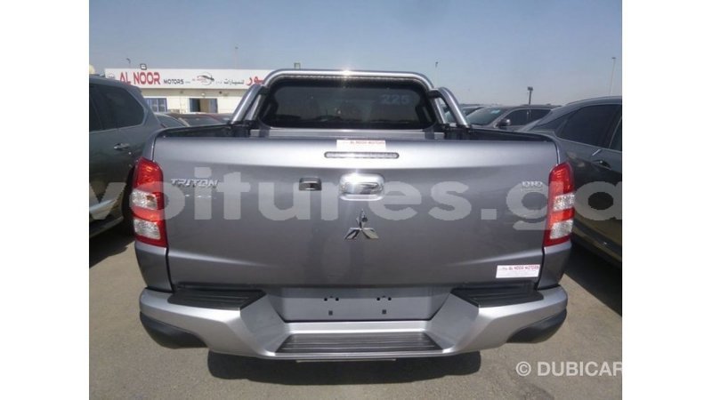 Big with watermark mitsubishi i estuary import dubai 5597