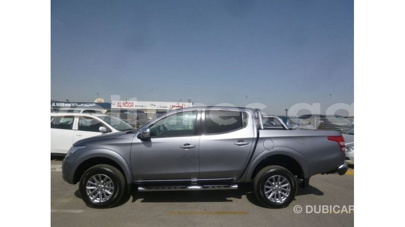 Big with watermark mitsubishi i estuary import dubai 5597