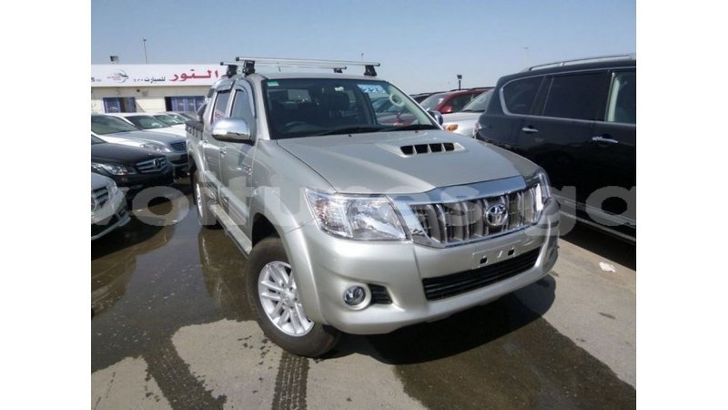 Big with watermark toyota hilux estuaire import dubai 5598