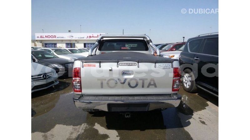 Big with watermark toyota hilux estuary import dubai 5598