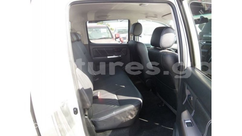 Big with watermark toyota hilux estuary import dubai 5598