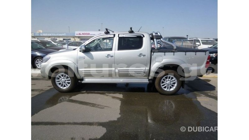 Big with watermark toyota hilux estuary import dubai 5598