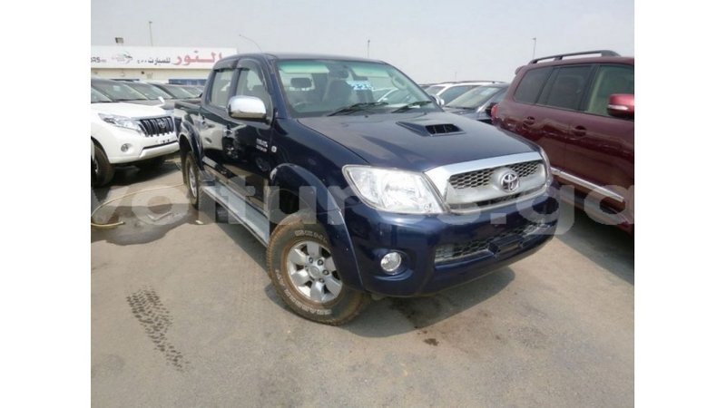 Big with watermark toyota hilux estuaire import dubai 5599