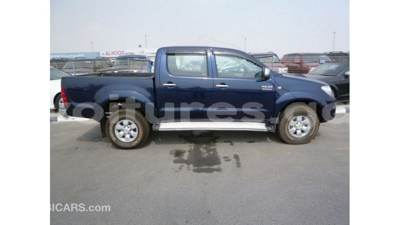 Big with watermark toyota hilux estuaire import dubai 5599