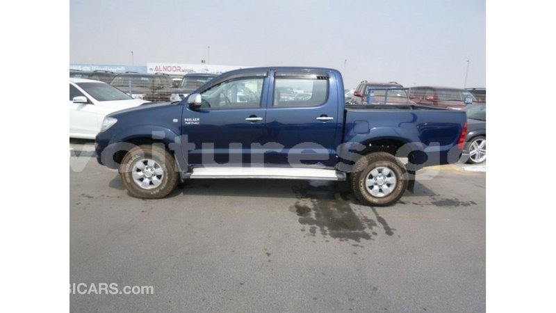 Big with watermark toyota hilux estuary import dubai 5599