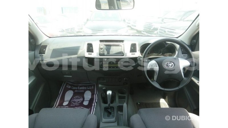 Big with watermark toyota hilux estuaire import dubai 5600