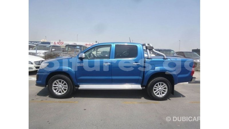 Big with watermark toyota hilux estuaire import dubai 5600