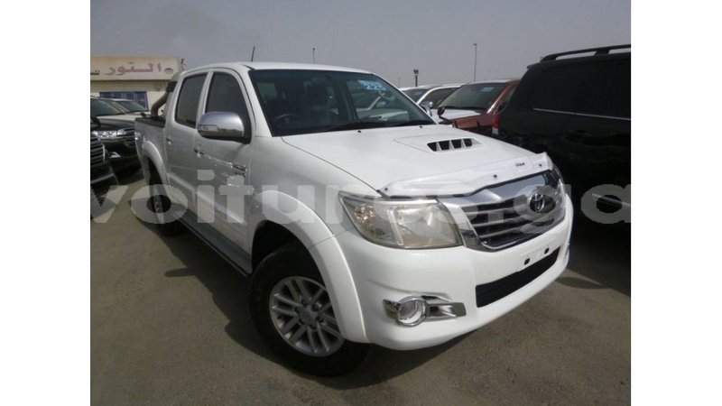 Big with watermark toyota hilux estuary import dubai 5601