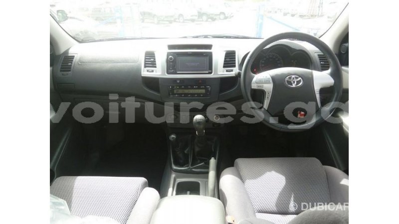 Big with watermark toyota hilux estuary import dubai 5601