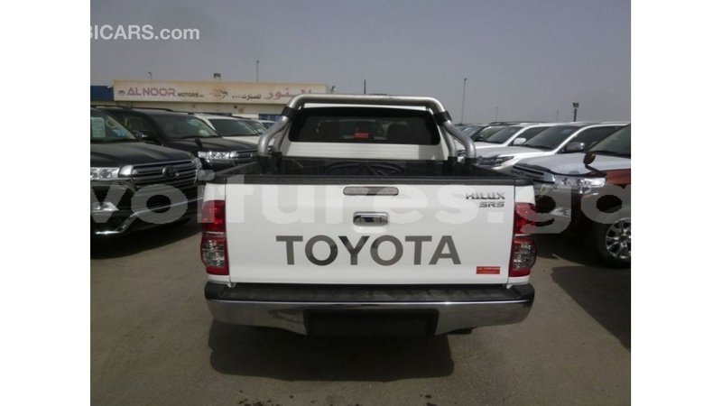 Big with watermark toyota hilux estuaire import dubai 5601