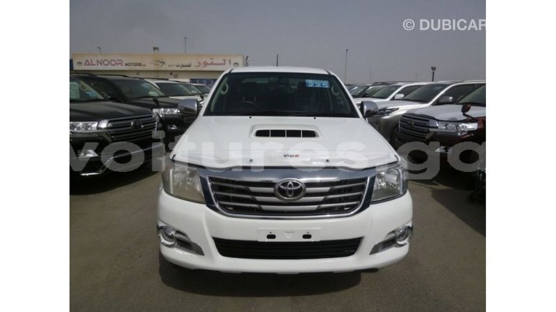 Big with watermark toyota hilux estuary import dubai 5601