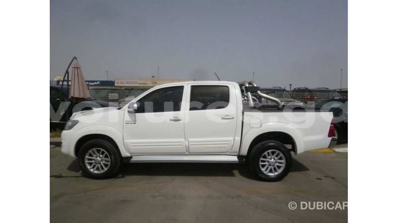 Big with watermark toyota hilux estuary import dubai 5601