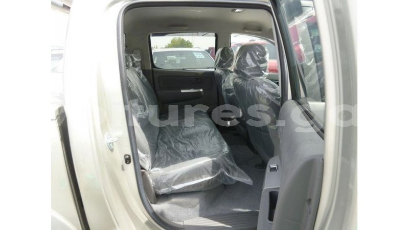 Big with watermark toyota hilux estuary import dubai 5602