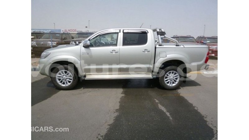 Big with watermark toyota hilux estuary import dubai 5602