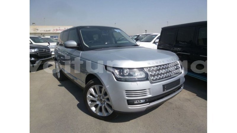Big with watermark land rover range rover estuaire import dubai 5604