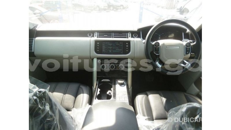 Big with watermark land rover range rover estuaire import dubai 5604