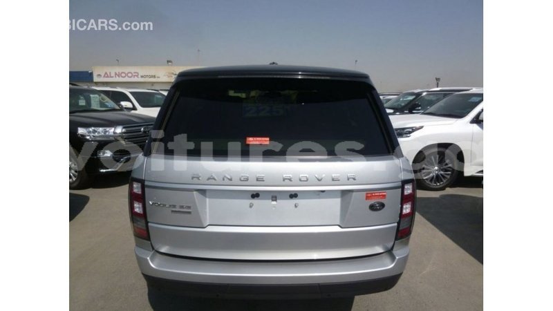 Big with watermark land rover range rover estuaire import dubai 5604