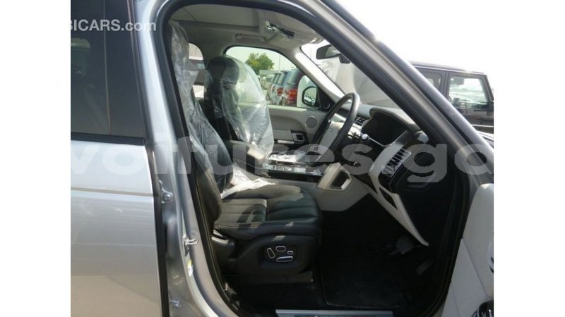Big with watermark land rover range rover estuaire import dubai 5604