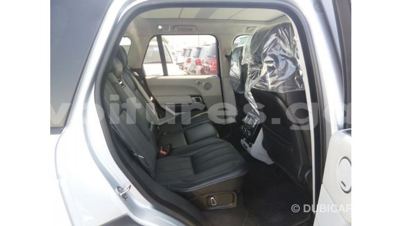 Big with watermark land rover range rover estuaire import dubai 5604