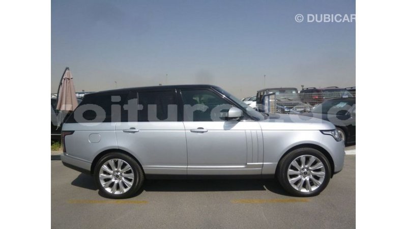 Big with watermark land rover range rover estuaire import dubai 5604