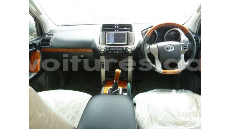 Big with watermark toyota prado estuaire import dubai 5605