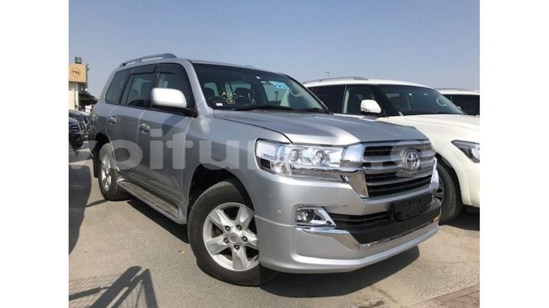 Big with watermark toyota land cruiser estuary import dubai 5616