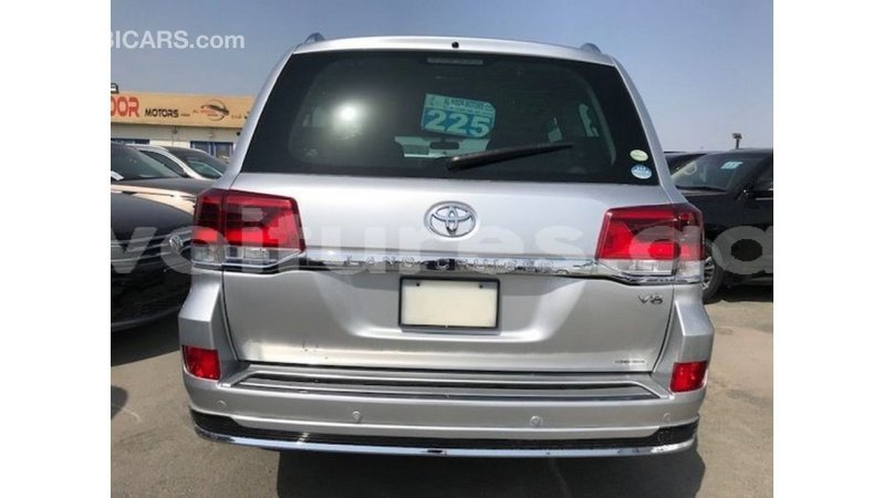 Big with watermark toyota land cruiser estuary import dubai 5616