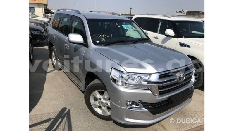 Big with watermark toyota land cruiser estuary import dubai 5616