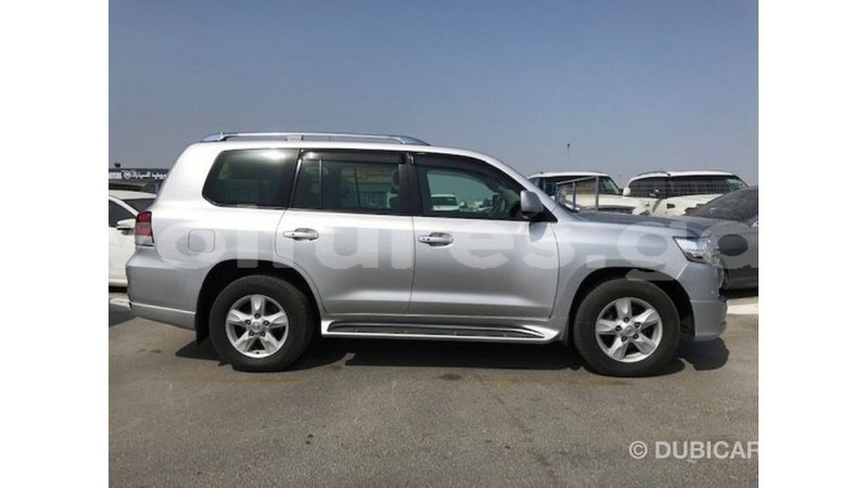 Big with watermark toyota land cruiser estuary import dubai 5616