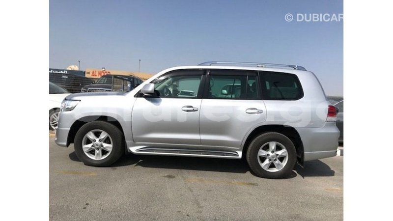 Big with watermark toyota land cruiser estuary import dubai 5616