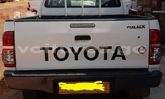 Sayi Na hannu Toyota Hilux White Mota in Port Gentil a Ogooué-Maritime Sayi Na hannu Toyota Hilux White Mota in Port Gentil a Ogooué-Maritime