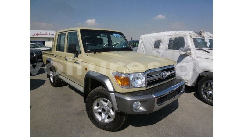 Big with watermark toyota land cruiser estuary import dubai 5620