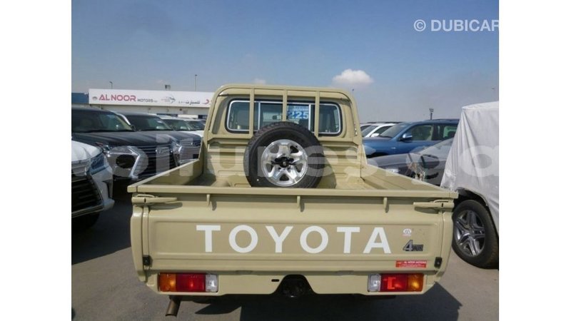 Big with watermark toyota land cruiser estuary import dubai 5620