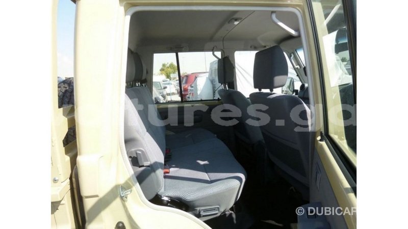 Big with watermark toyota land cruiser estuary import dubai 5620