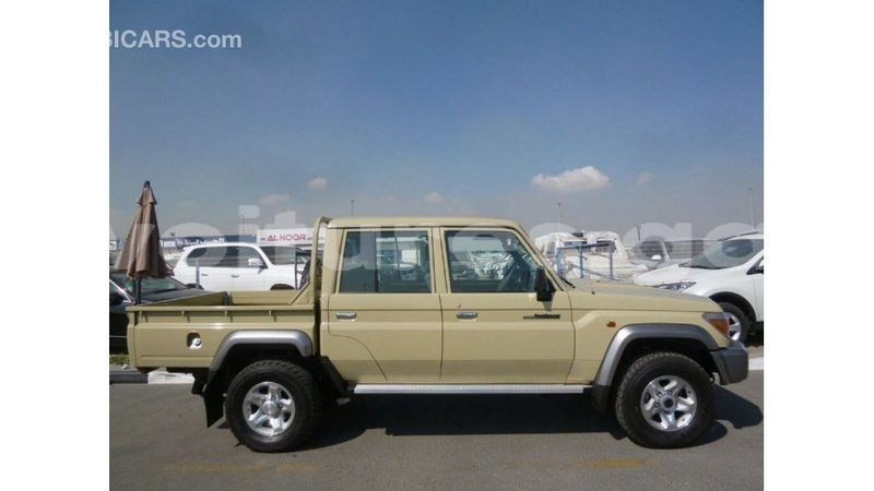 Big with watermark toyota land cruiser estuary import dubai 5620