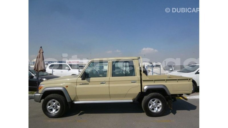 Big with watermark toyota land cruiser estuaire import dubai 5620